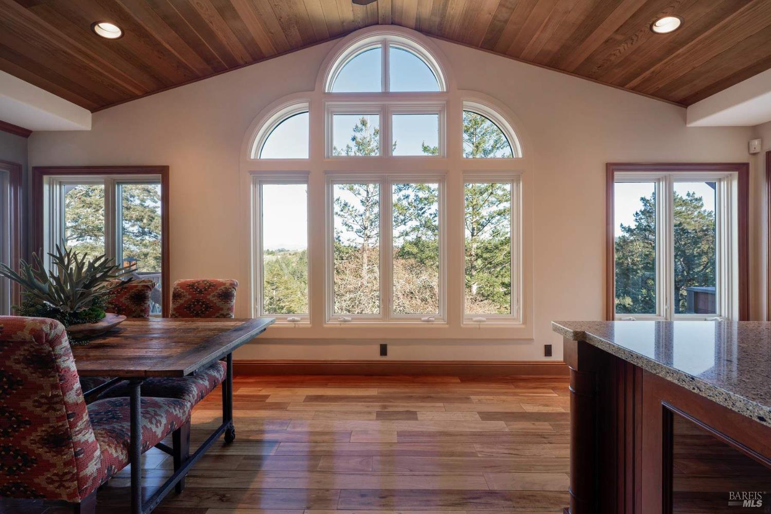 Detail Gallery Image 10 of 46 For 11799 Barnett Valley Rd, Sebastopol,  CA 95472 - 3 Beds | 5/1 Baths