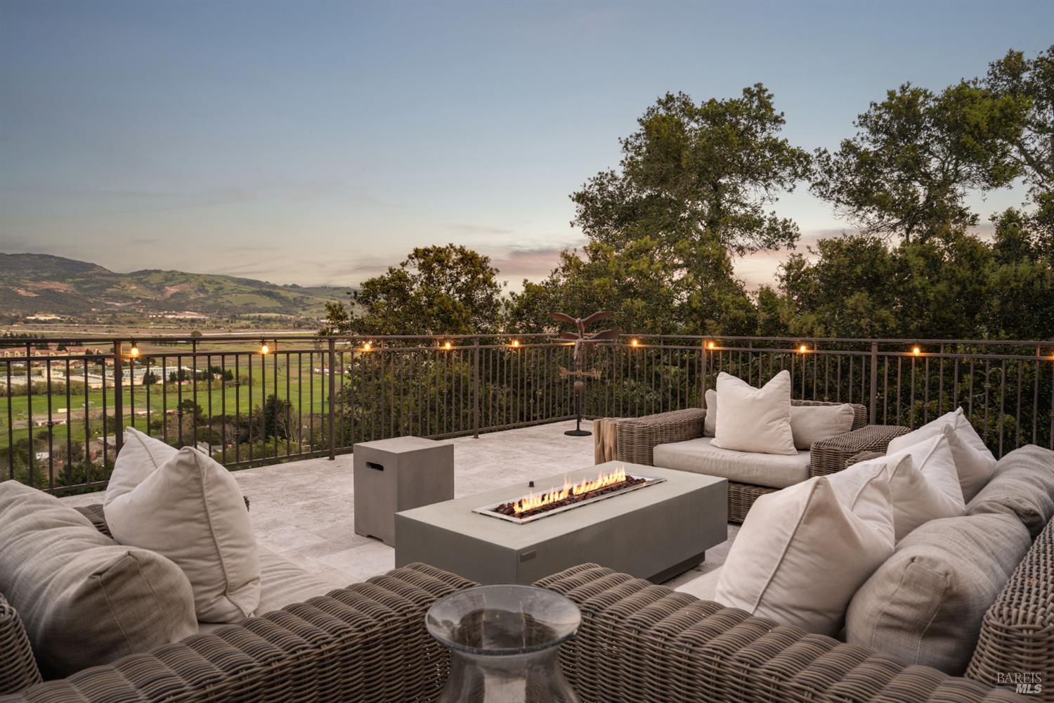 Detail Gallery Image 54 of 68 For 10 Canterbury Dr, Napa,  CA 94558 - 3 Beds | 3/1 Baths