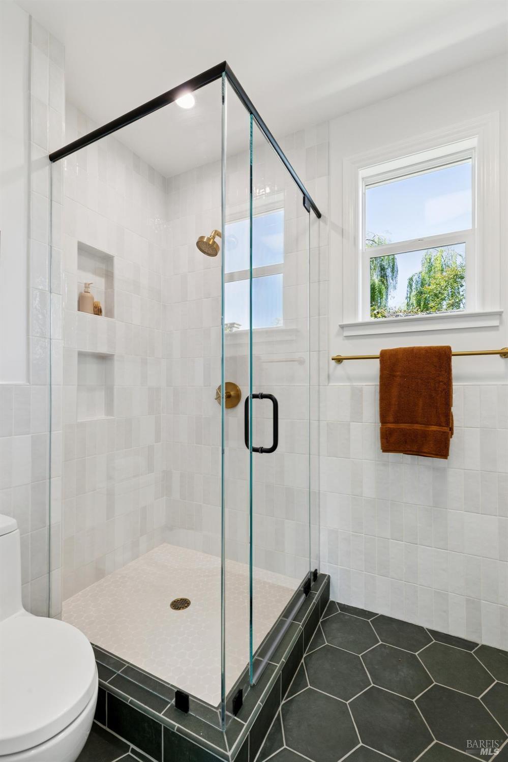 Detail Gallery Image 17 of 31 For 334 Karen Way, Tiburon,  CA 94920 - 4 Beds | 2 Baths