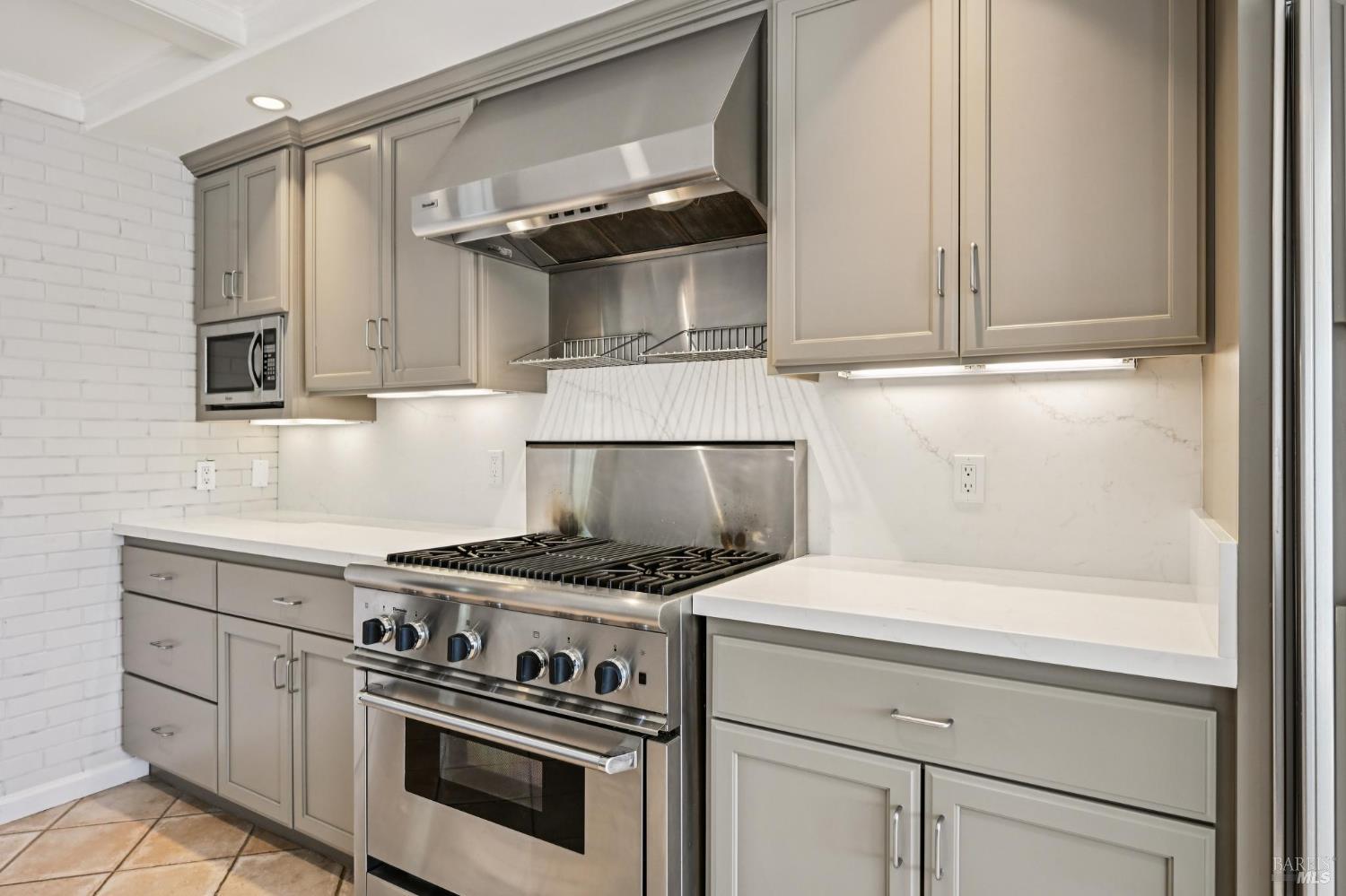 Detail Gallery Image 28 of 61 For 113 Convent Ct, San Rafael,  CA 94901 - 3 Beds | 2/2 Baths