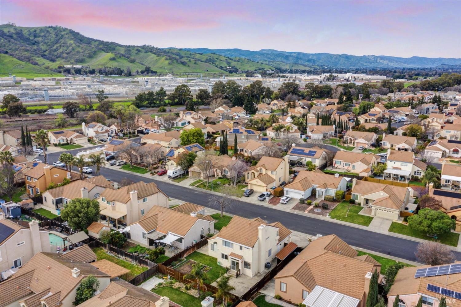 Detail Gallery Image 3 of 51 For 1030 Fox Hound Rd, Vacaville,  CA 95687 - 4 Beds | 2/1 Baths