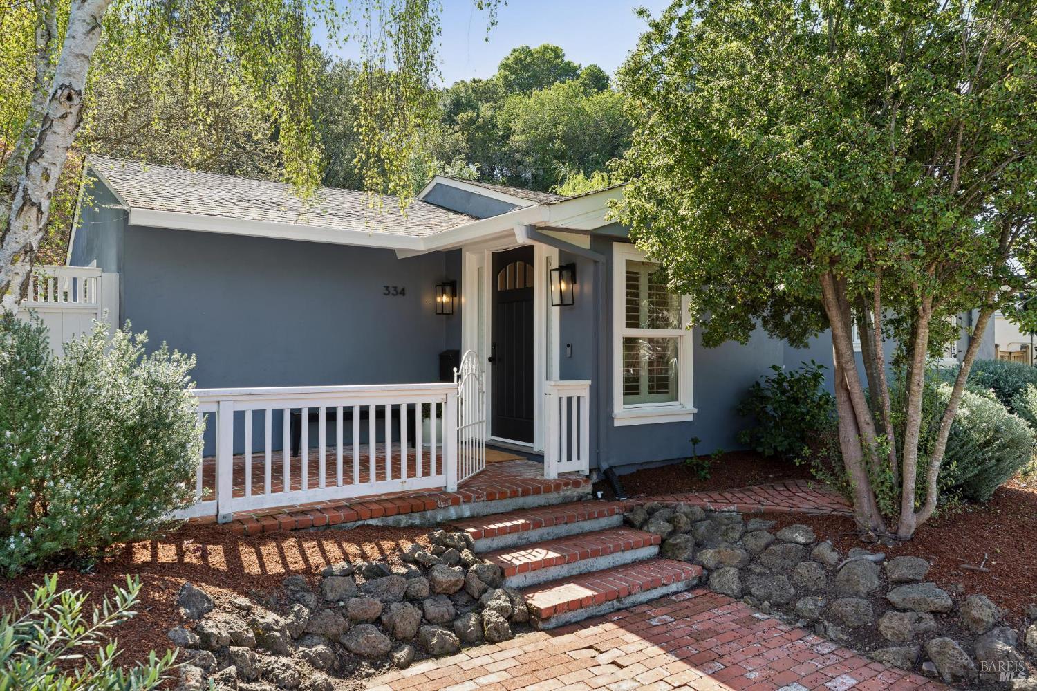 Detail Gallery Image 2 of 31 For 334 Karen Way, Tiburon,  CA 94920 - 4 Beds | 2 Baths