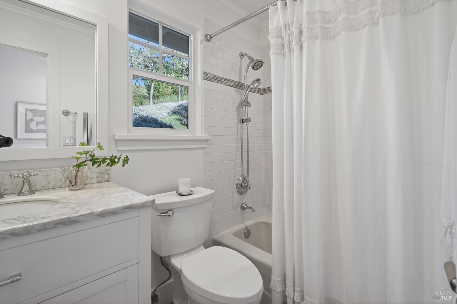 Detail Gallery Image 18 of 53 For 20 Archibald Ln, Novato,  CA 94945 - 4 Beds | 3/1 Baths