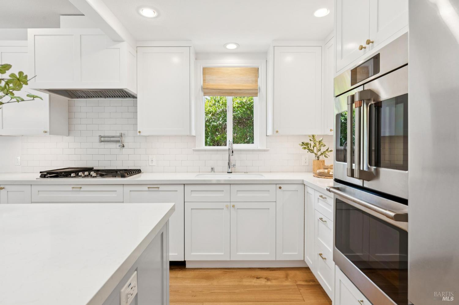 Detail Gallery Image 9 of 31 For 334 Karen Way, Tiburon,  CA 94920 - 4 Beds | 2 Baths