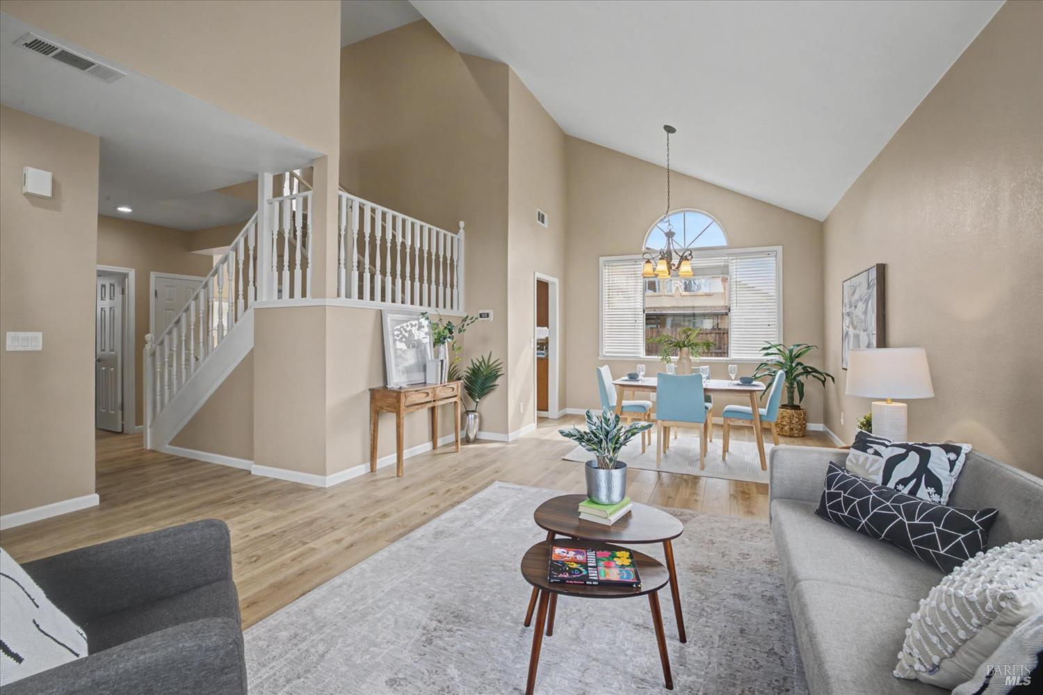 Detail Gallery Image 13 of 51 For 1030 Fox Hound Rd, Vacaville,  CA 95687 - 4 Beds | 2/1 Baths