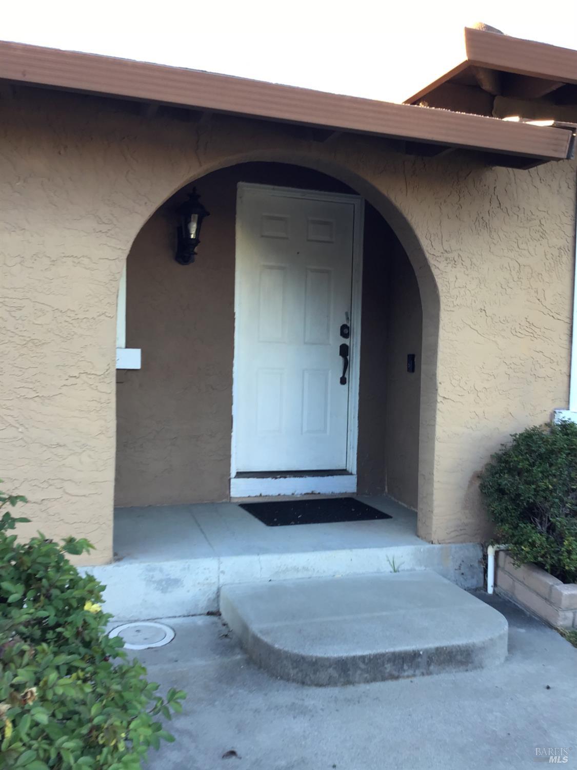 Detail Gallery Image 2 of 15 For 3280 Mustang Cir, Fairfield,  CA 94533 - 4 Beds | 2 Baths