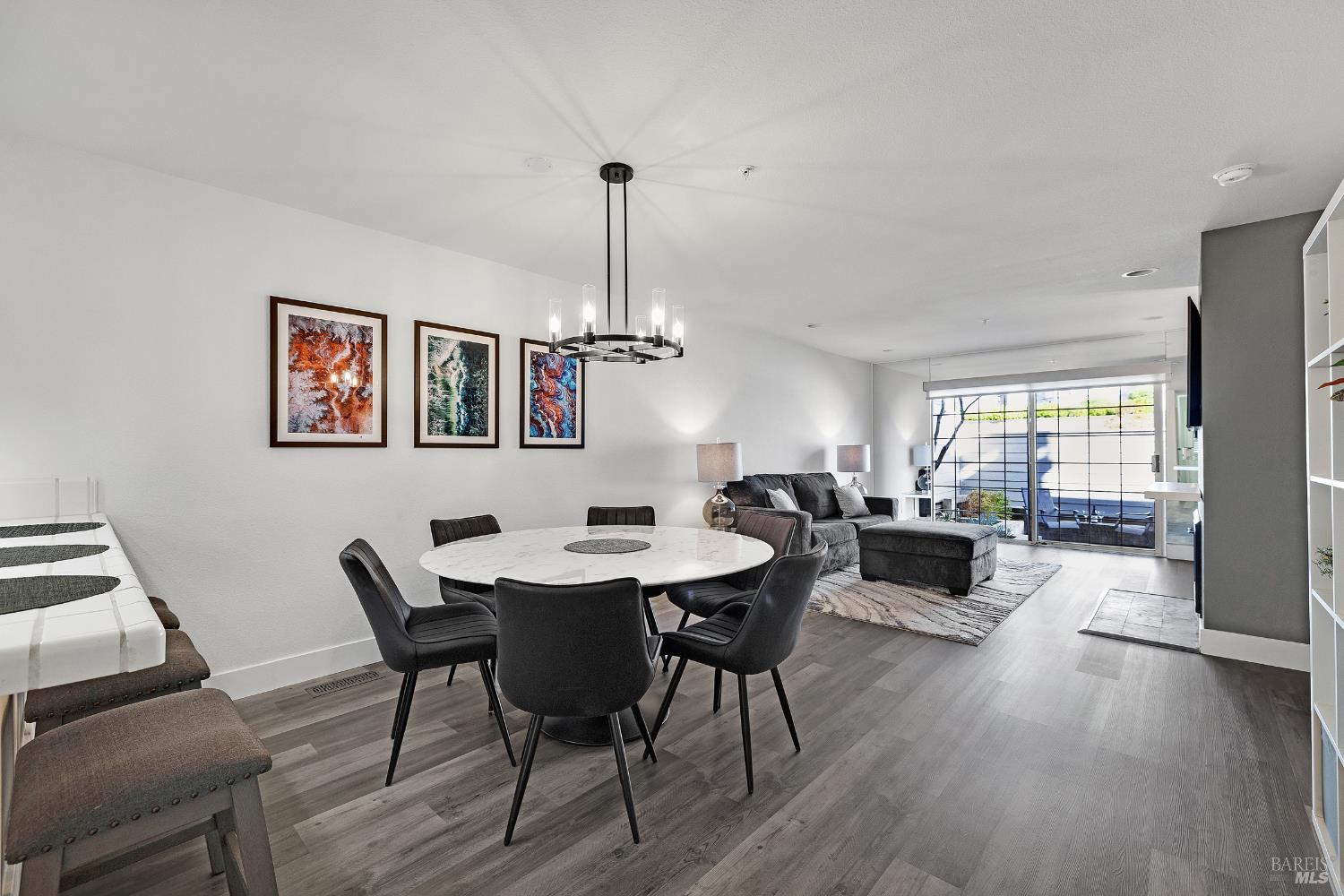 Detail Gallery Image 6 of 30 For 36 Bridle Path Ln, Novato,  CA 94945 - 2 Beds | 2 Baths