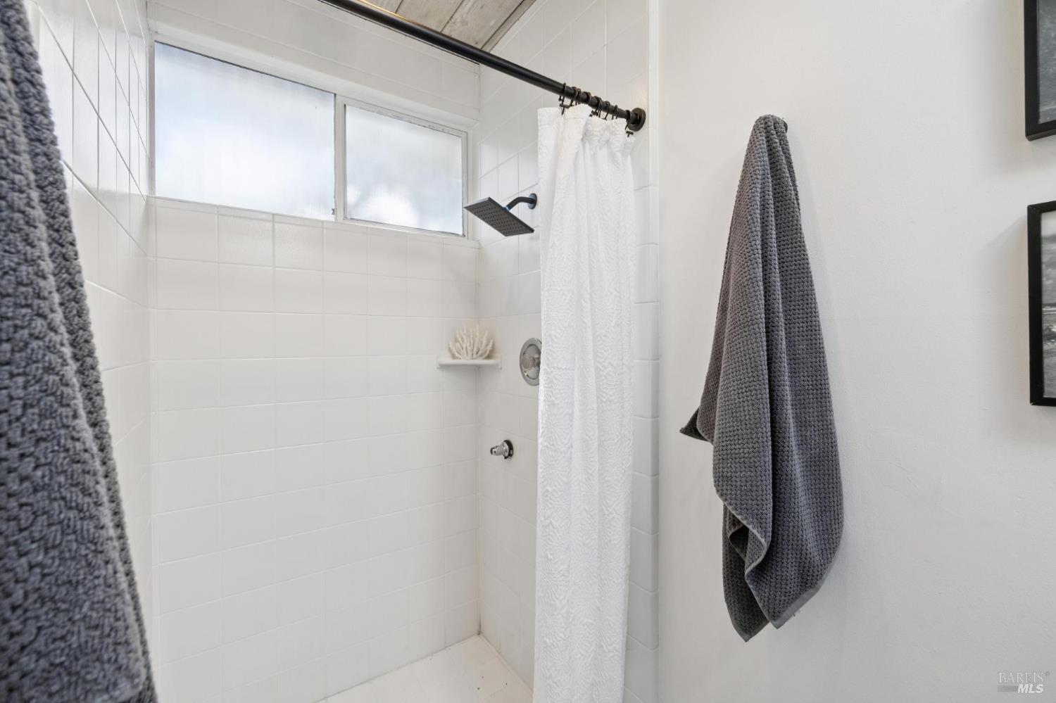 Detail Gallery Image 39 of 58 For 1200 Idylberry Rd, San Rafael,  CA 94903 - 4 Beds | 2 Baths