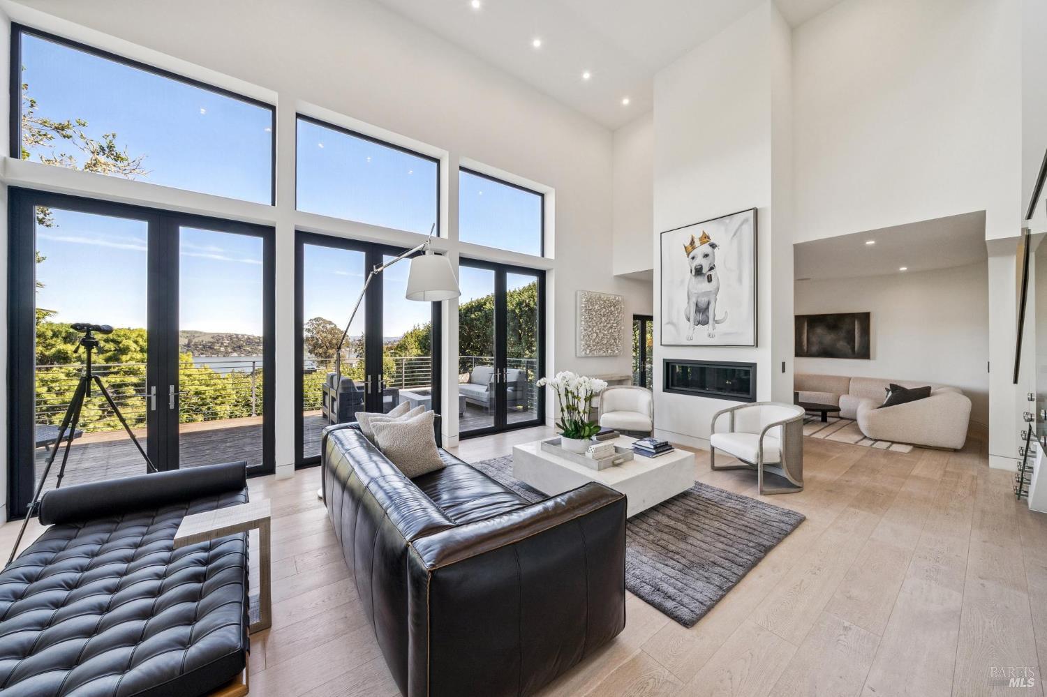 Detail Gallery Image 8 of 54 For 18 Laurel Ln, Sausalito,  CA 94965 - 4 Beds | 3/1 Baths