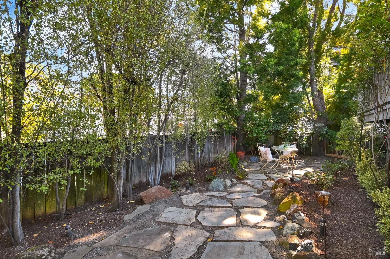 Detail Gallery Image 32 of 36 For 28 Hillcrest Dr, San Rafael,  CA 94901 - 2 Beds | 2 Baths