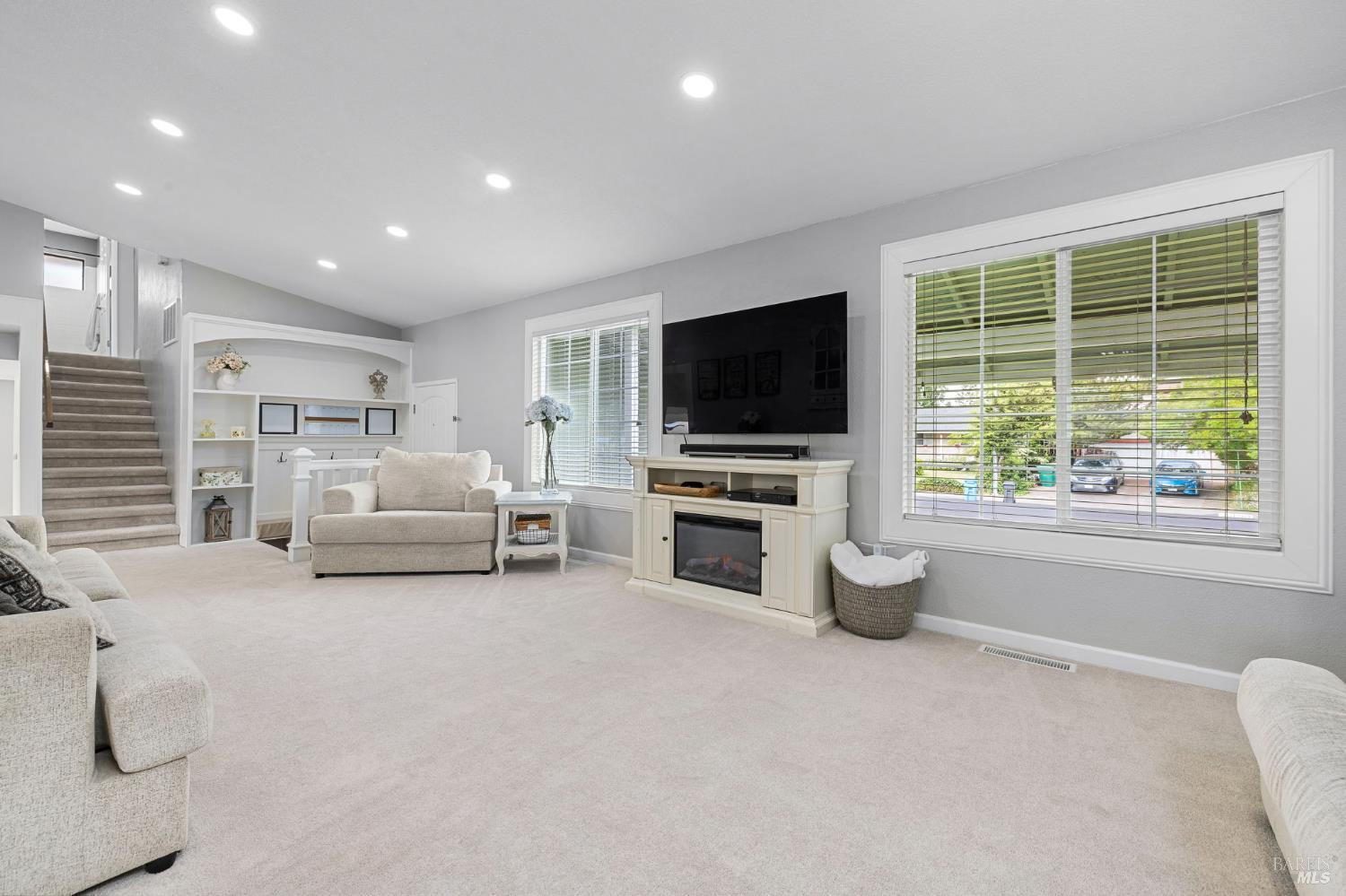 Detail Gallery Image 5 of 41 For 5328 Daniel Dr, Rohnert Park,  CA 94928 - 4 Beds | 3 Baths