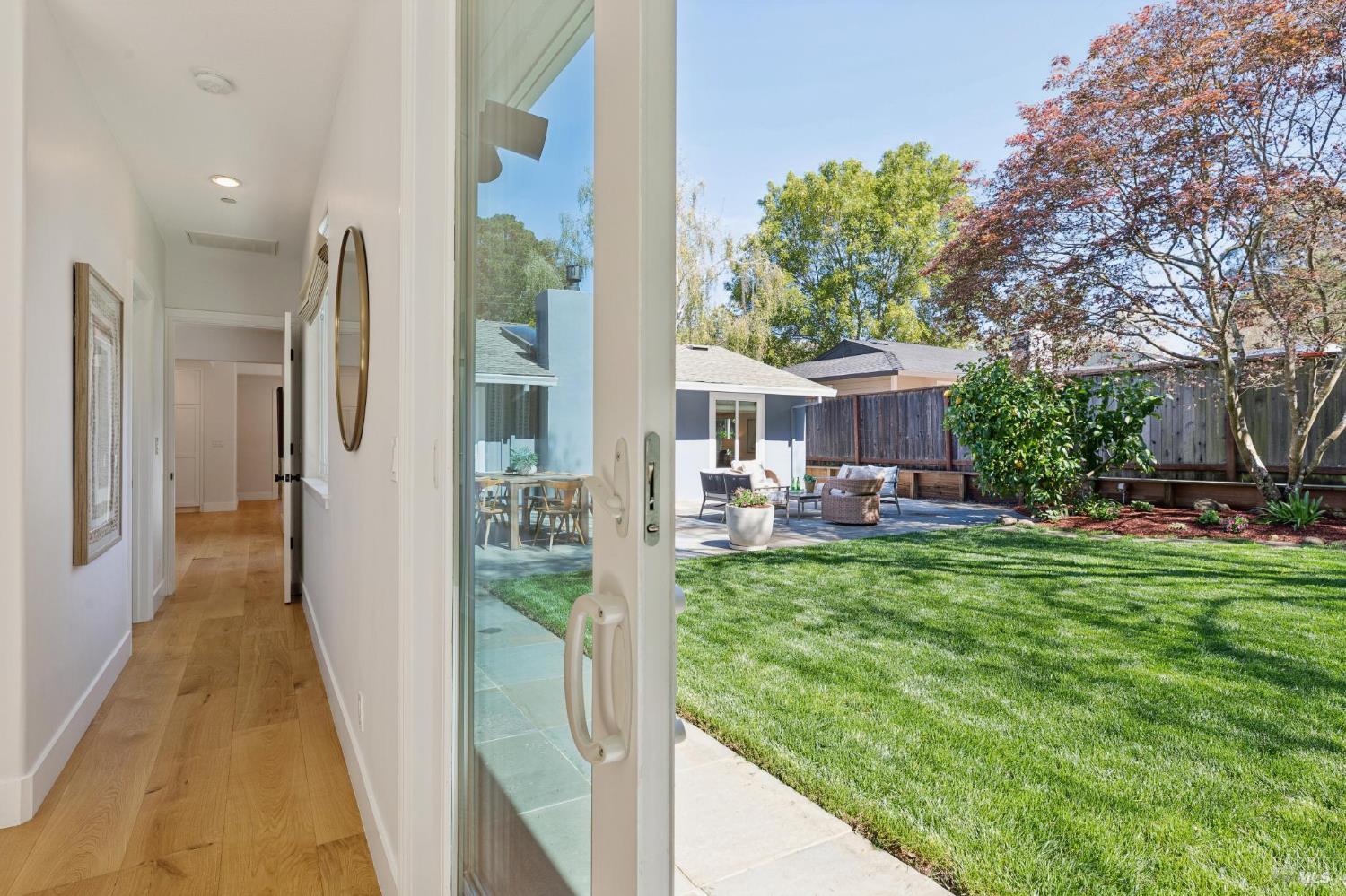 Detail Gallery Image 15 of 31 For 334 Karen Way, Tiburon,  CA 94920 - 4 Beds | 2 Baths