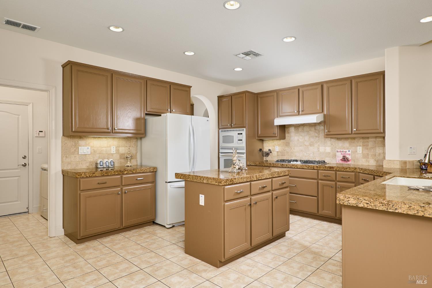 Detail Gallery Image 10 of 36 For 721 Michelbook Ln, Rio Vista,  CA 94571 - 2 Beds | 2/1 Baths