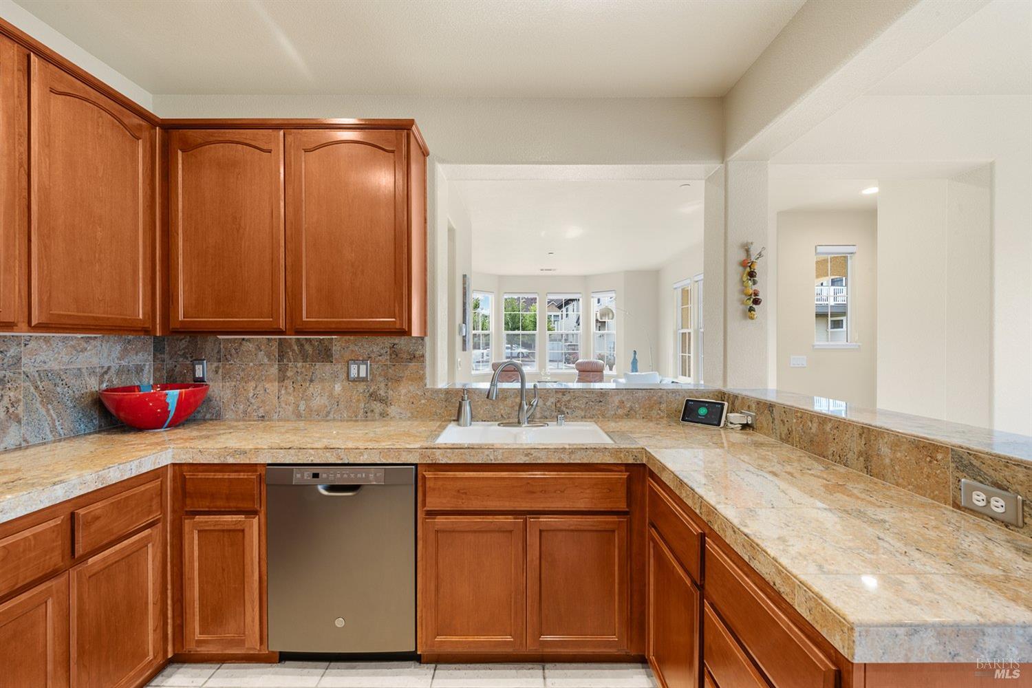 Detail Gallery Image 6 of 21 For 860 Citation Ct, Napa,  CA 94559 - 3 Beds | 2/1 Baths