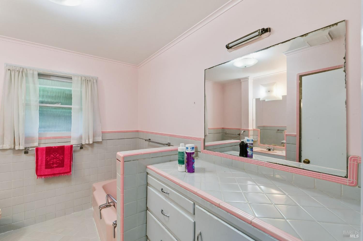 Detail Gallery Image 25 of 59 For 40 Newhall Dr, San Rafael,  CA 94901 - 4 Beds | 3/1 Baths