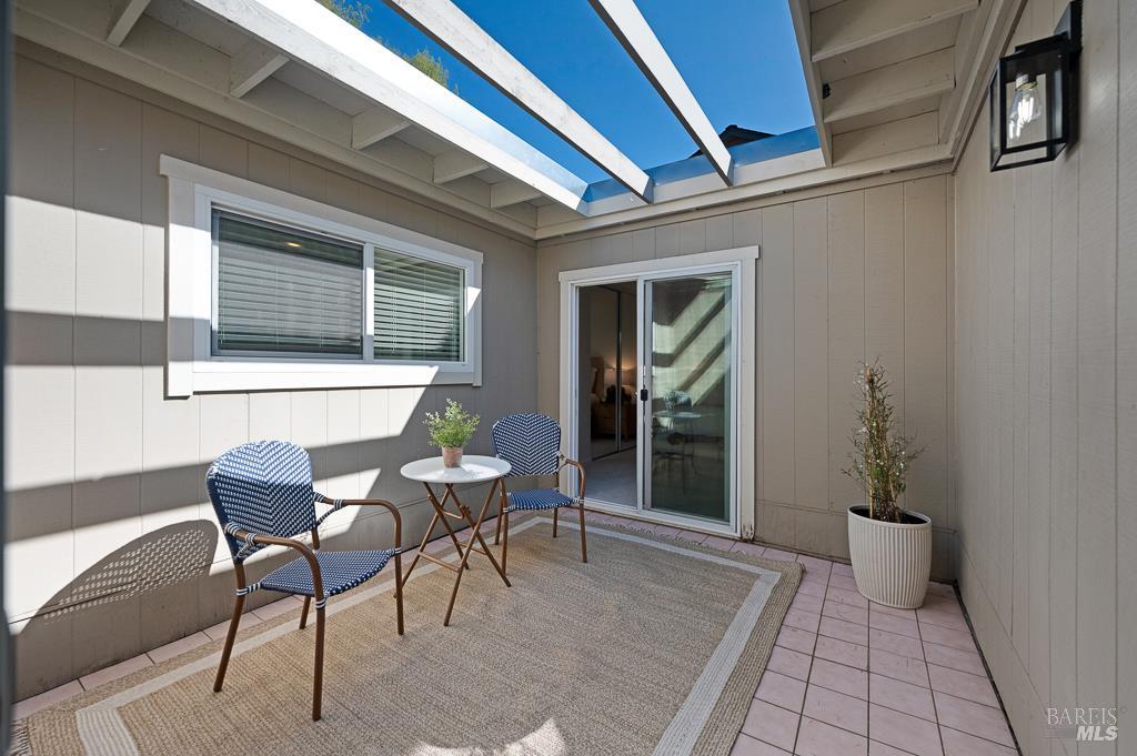 Detail Gallery Image 8 of 27 For 962 Camino Coronado Unkn, Rohnert Park,  CA 94928 - 4 Beds | 2 Baths