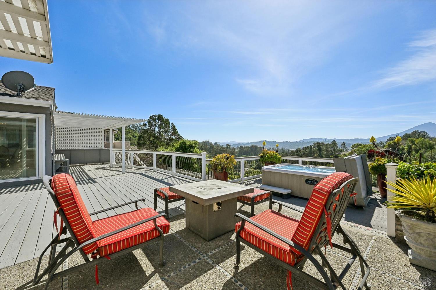Detail Gallery Image 55 of 61 For 113 Convent Ct, San Rafael,  CA 94901 - 3 Beds | 2/2 Baths