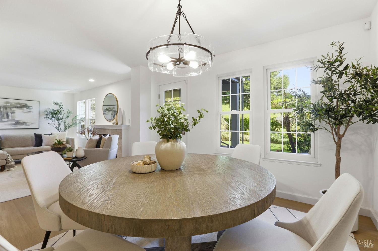 Detail Gallery Image 14 of 44 For 8 Partridge Dr, San Rafael,  CA 94901 - 3 Beds | 2/1 Baths