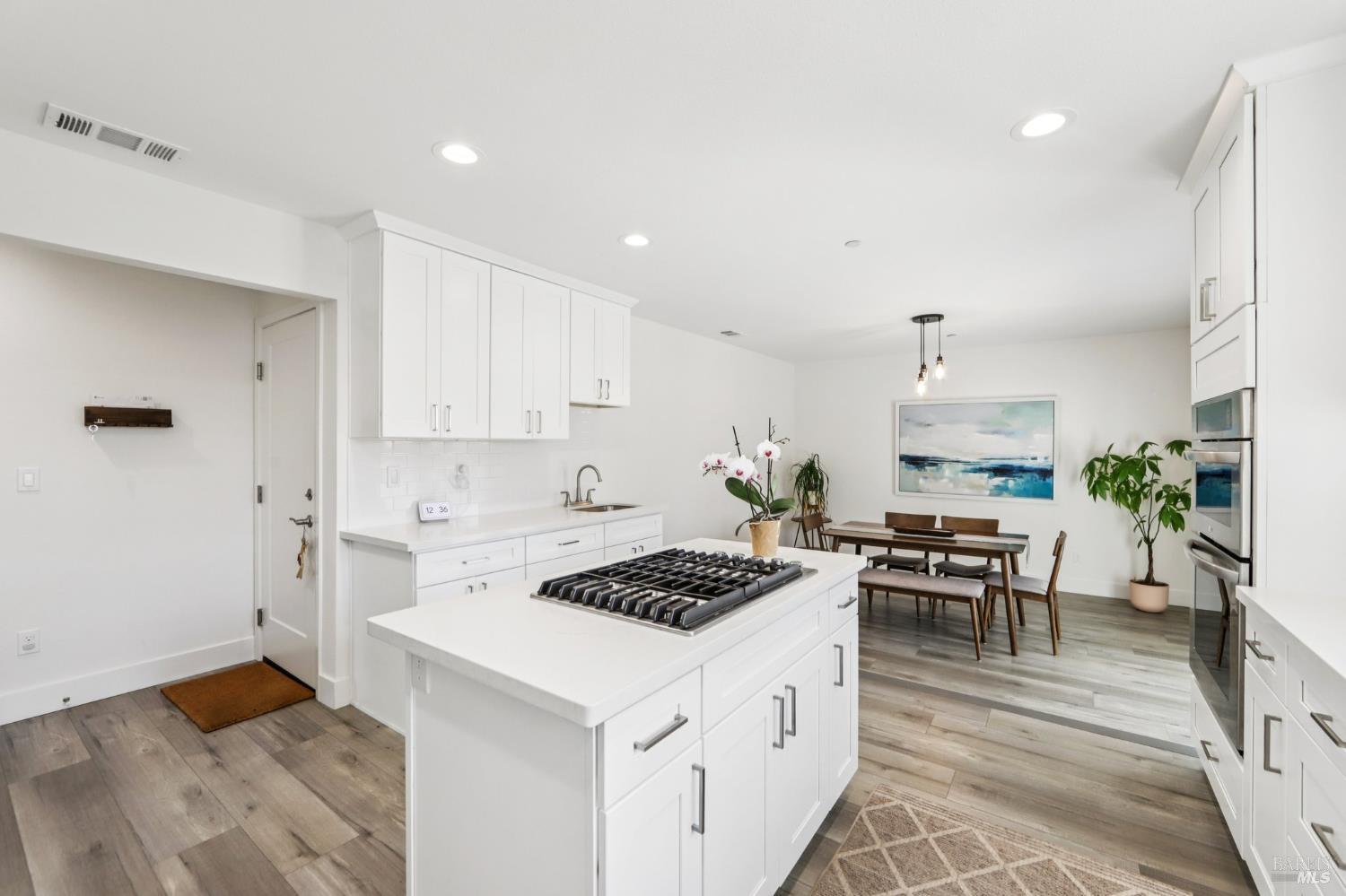 Detail Gallery Image 17 of 34 For 815 Whitney Way, Petaluma,  CA 94954 - 3 Beds | 2 Baths