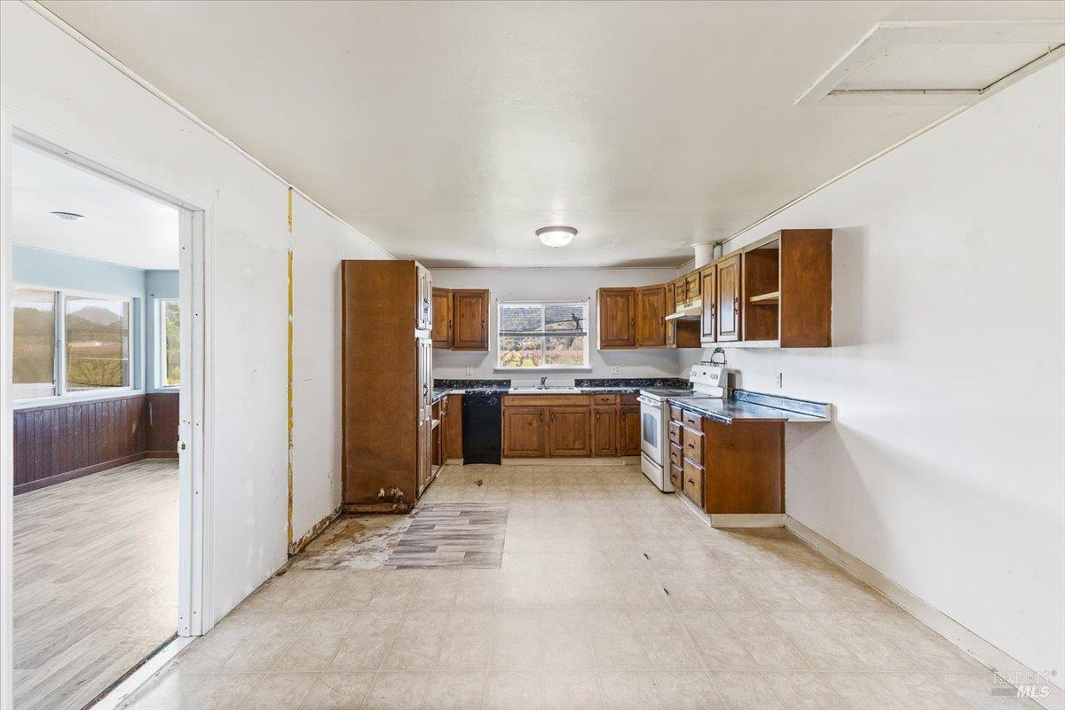 Detail Gallery Image 11 of 43 For 21399 River Ln, Geyserville,  CA 95441 - 2 Beds | 1 Baths