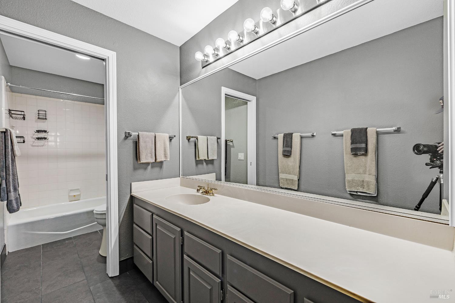 Detail Gallery Image 17 of 30 For 36 Bridle Path Ln, Novato,  CA 94945 - 2 Beds | 2 Baths
