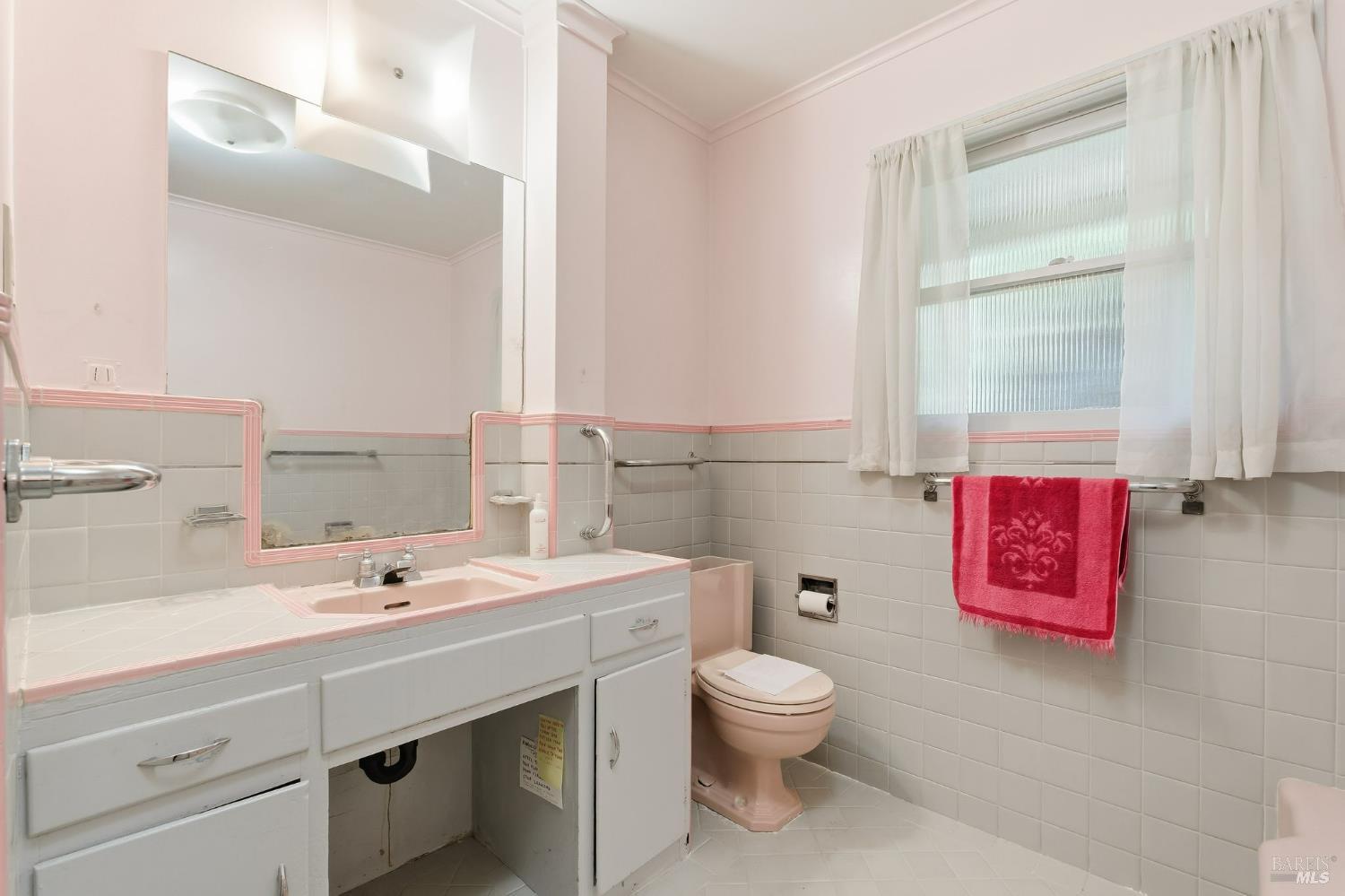 Detail Gallery Image 24 of 59 For 40 Newhall Dr, San Rafael,  CA 94901 - 4 Beds | 3/1 Baths