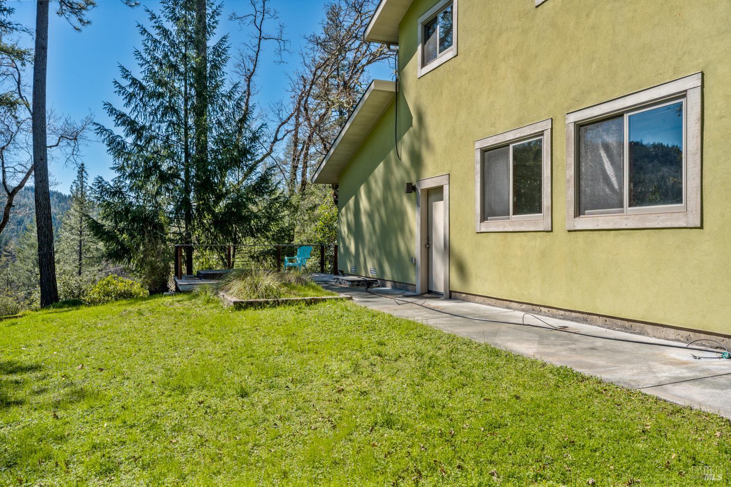 Detail Gallery Image 3 of 41 For 18210 Old Ukiah Pine Rd, Potter Valley,  CA 95469 - 3 Beds | 2 Baths