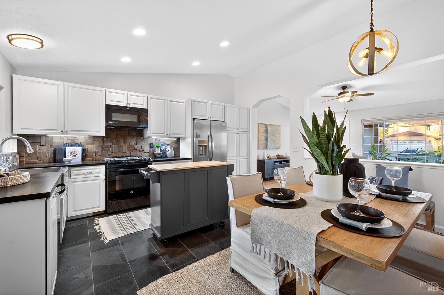 Detail Gallery Image 18 of 48 For 1056 Esparto Ct, Windsor,  CA 95492 - 3 Beds | 2 Baths