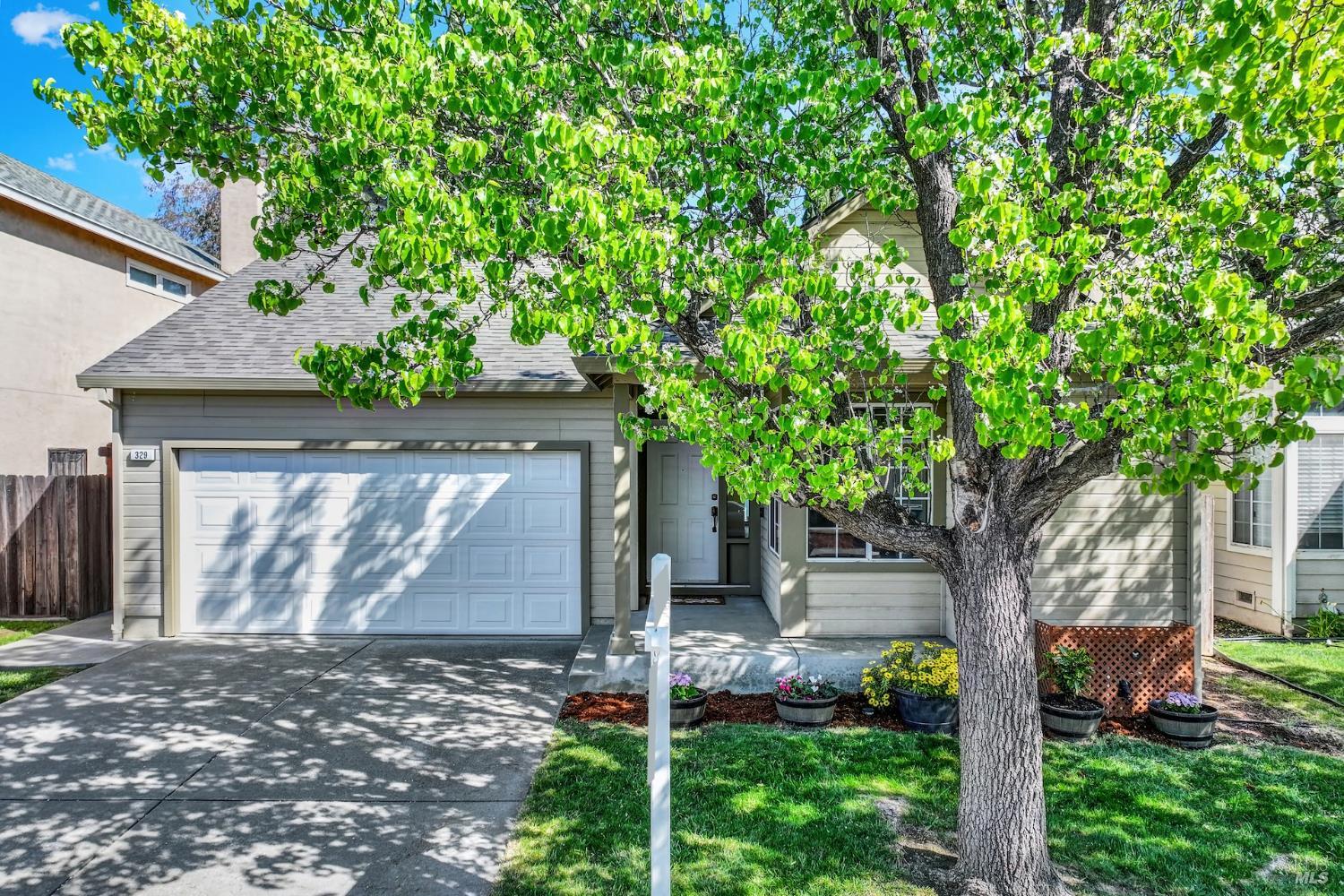 Detail Gallery Image 8 of 50 For 329 Ridgecrest Cir, Suisun City,  CA 94585 - 2 Beds | 2 Baths