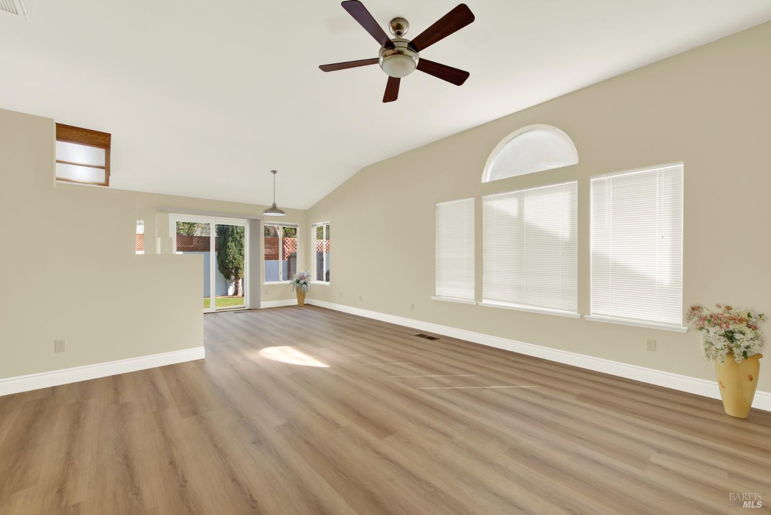 Detail Gallery Image 2 of 50 For 329 Ridgecrest Cir, Suisun City,  CA 94585 - 2 Beds | 2 Baths