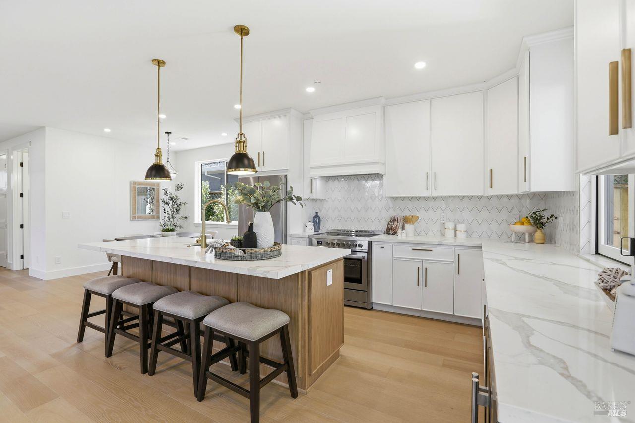 Detail Gallery Image 11 of 37 For 41 Park Dr, San Anselmo,  CA 94960 - 3 Beds | 2/1 Baths