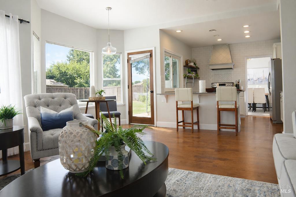 Detail Gallery Image 8 of 35 For 454 Harvest Cir, Vacaville,  CA 95687 - 5 Beds | 3 Baths