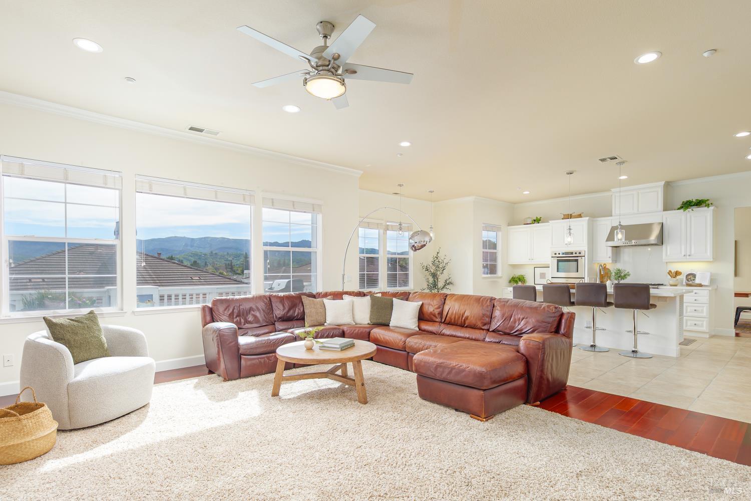 Detail Gallery Image 7 of 28 For 132 Pinheiro Cir, Novato,  CA 94945 - 3 Beds | 2/1 Baths