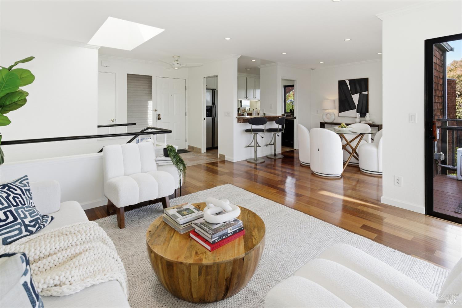 Detail Gallery Image 2 of 45 For 220 Headlands Ct, Sausalito,  CA 94965 - 2 Beds | 2/1 Baths