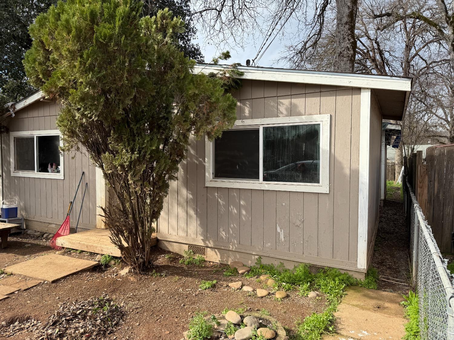 Detail Gallery Image 2 of 10 For 5706 Jones Ave, Clearlake,  CA 95422 - 3 Beds | 1 Baths