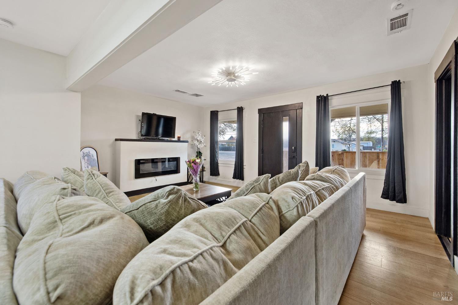 Detail Gallery Image 13 of 57 For 31460 Road 160 Rd, Visalia,  CA 93292 - 4 Beds | 3 Baths