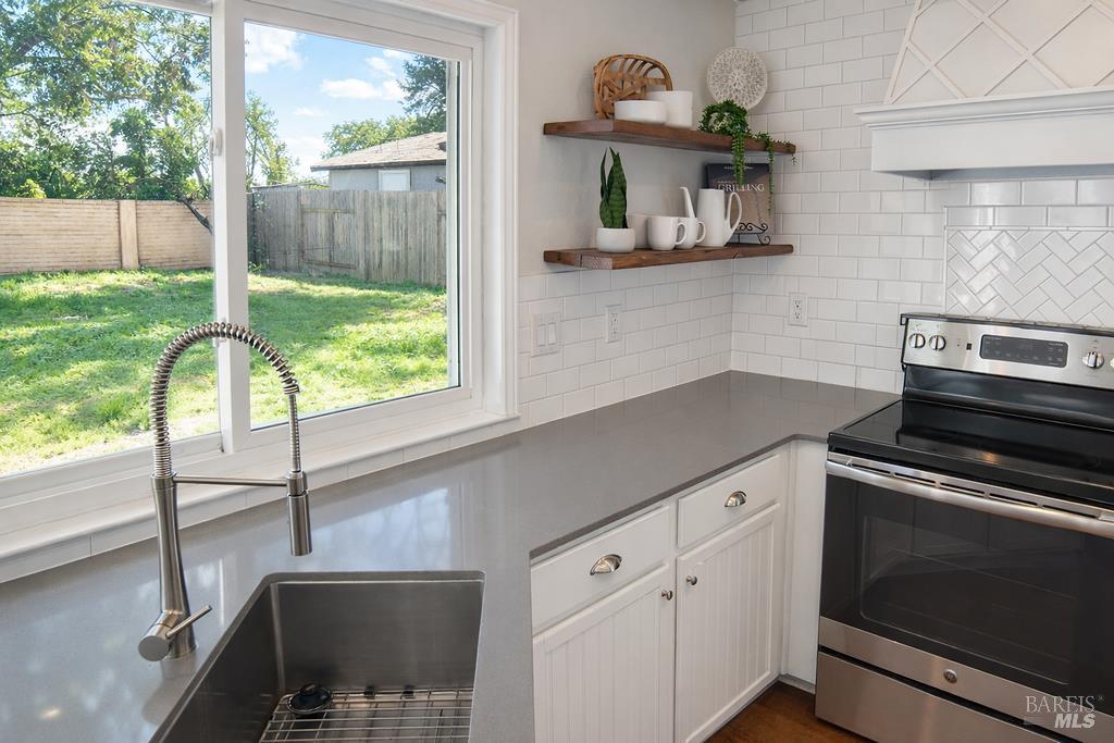 Detail Gallery Image 12 of 35 For 454 Harvest Cir, Vacaville,  CA 95687 - 5 Beds | 3 Baths