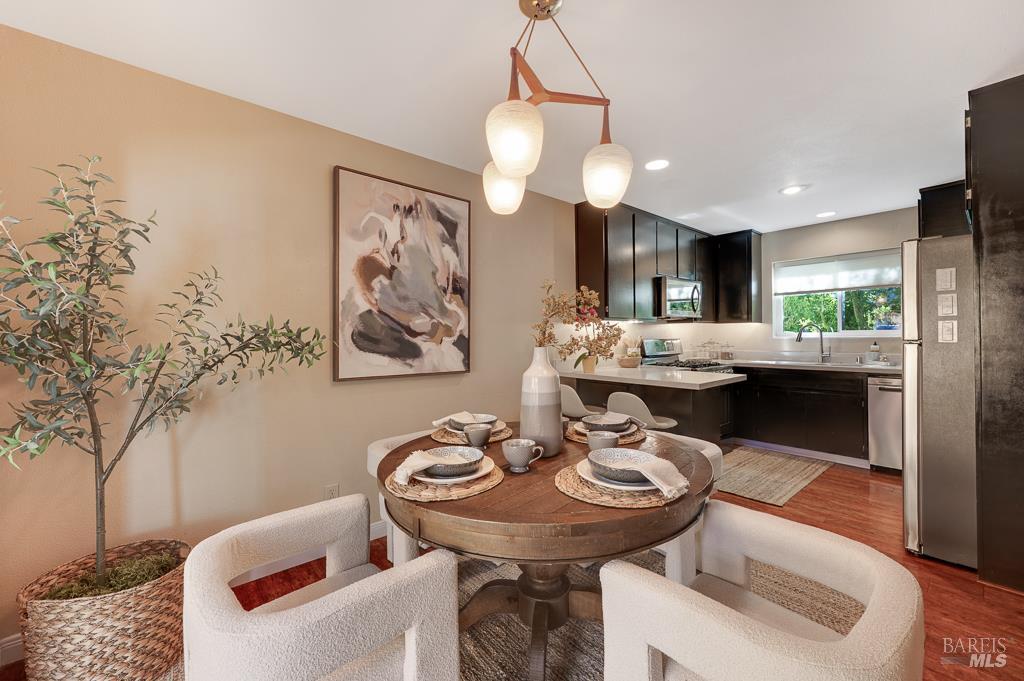 Detail Gallery Image 13 of 31 For 8148 Bodega Ave, Sebastopol,  CA 95472 - 3 Beds | 1/1 Baths