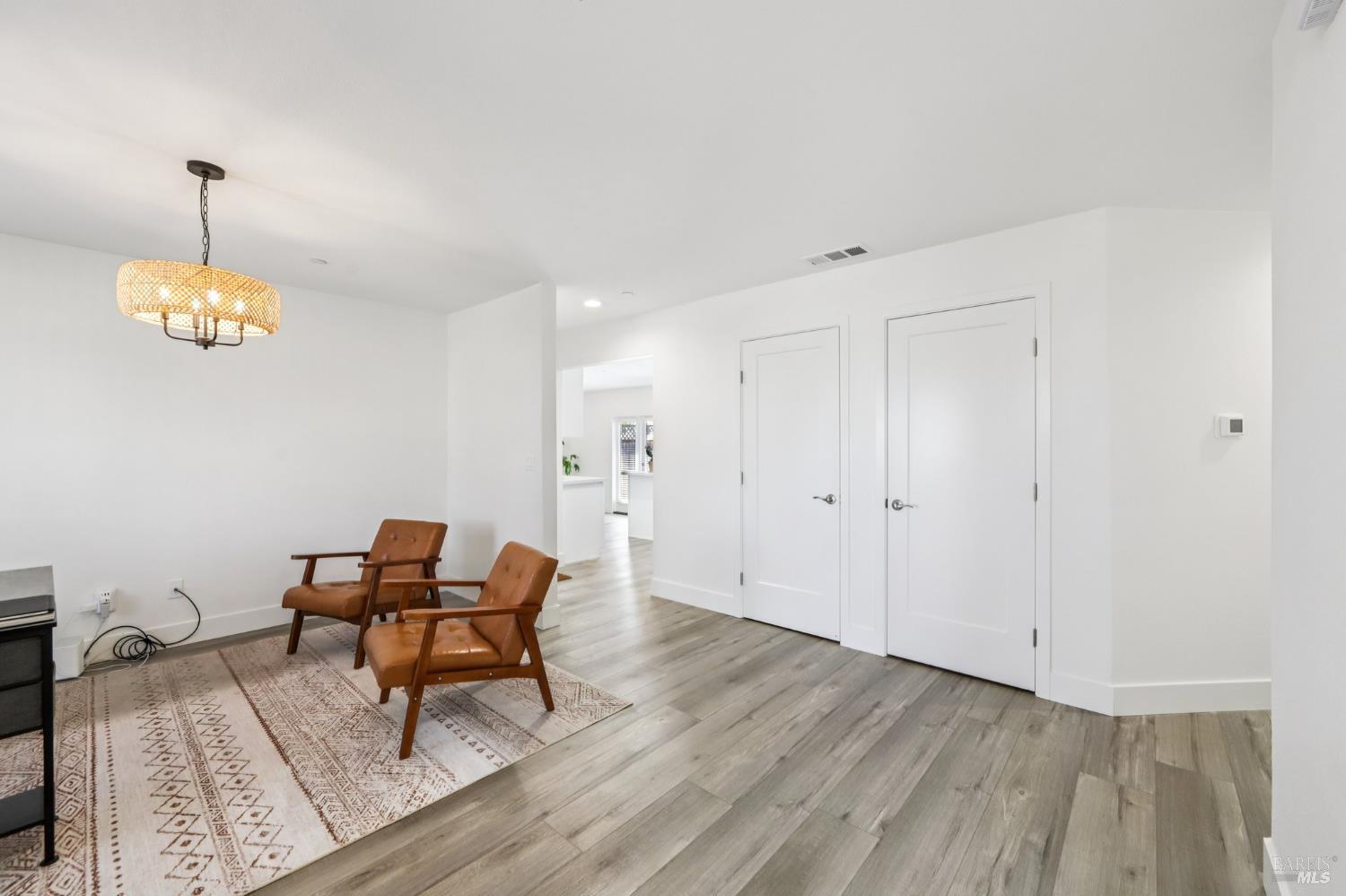 Detail Gallery Image 6 of 34 For 815 Whitney Way, Petaluma,  CA 94954 - 3 Beds | 2 Baths