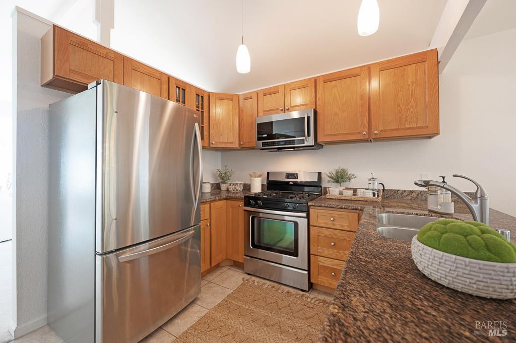 Detail Gallery Image 10 of 27 For 962 Camino Coronado Unkn, Rohnert Park,  CA 94928 - 4 Beds | 2 Baths