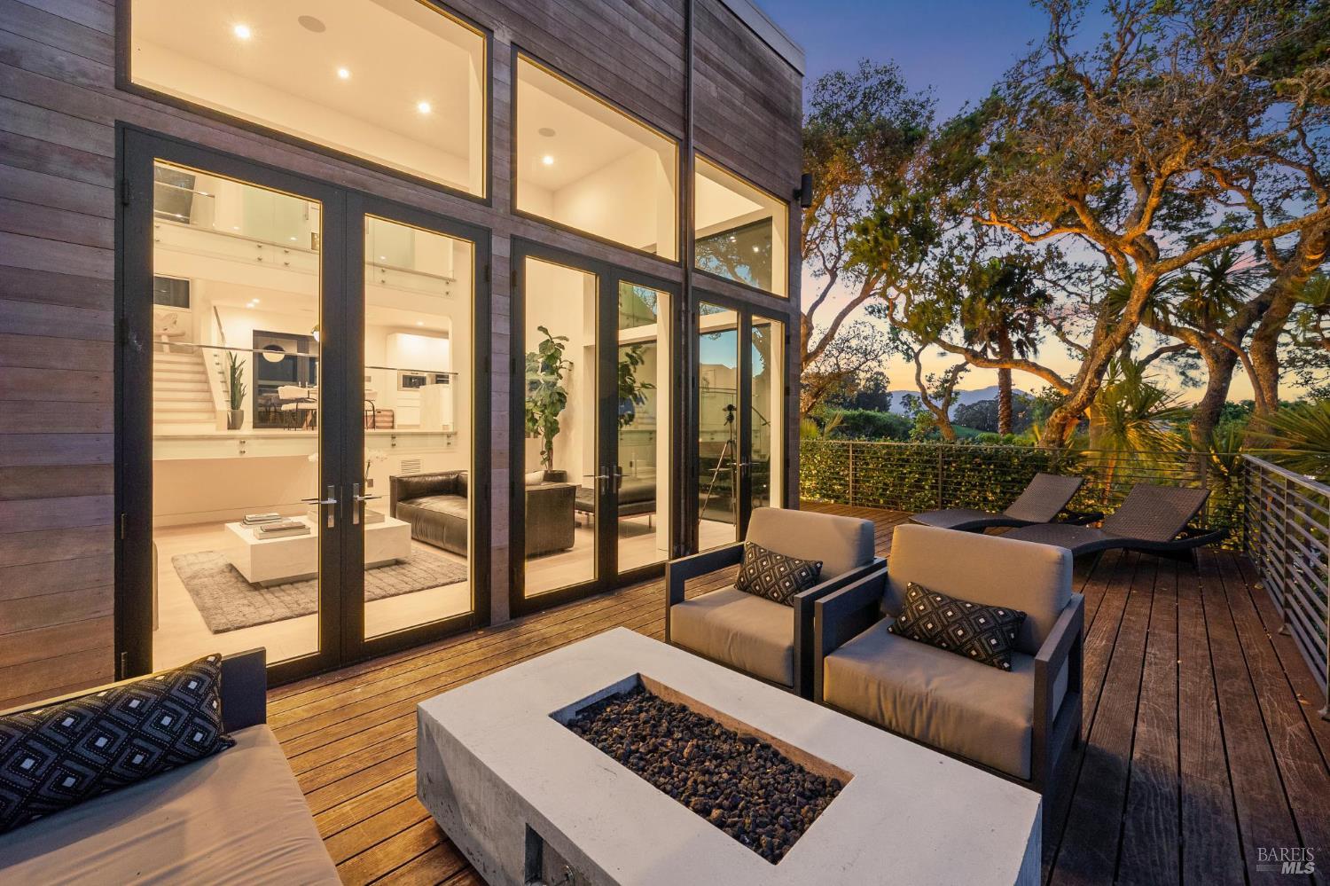 Detail Gallery Image 3 of 54 For 18 Laurel Ln, Sausalito,  CA 94965 - 4 Beds | 3/1 Baths