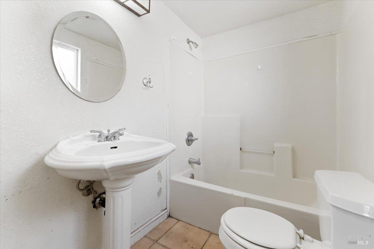 Detail Gallery Image 24 of 43 For 21399 River Ln, Geyserville,  CA 95441 - 2 Beds | 1 Baths