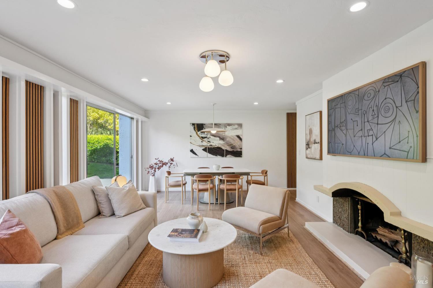 Detail Gallery Image 8 of 58 For 2 Lyford Dr #6,  Tiburon,  CA 94920 - 2 Beds | 2 Baths