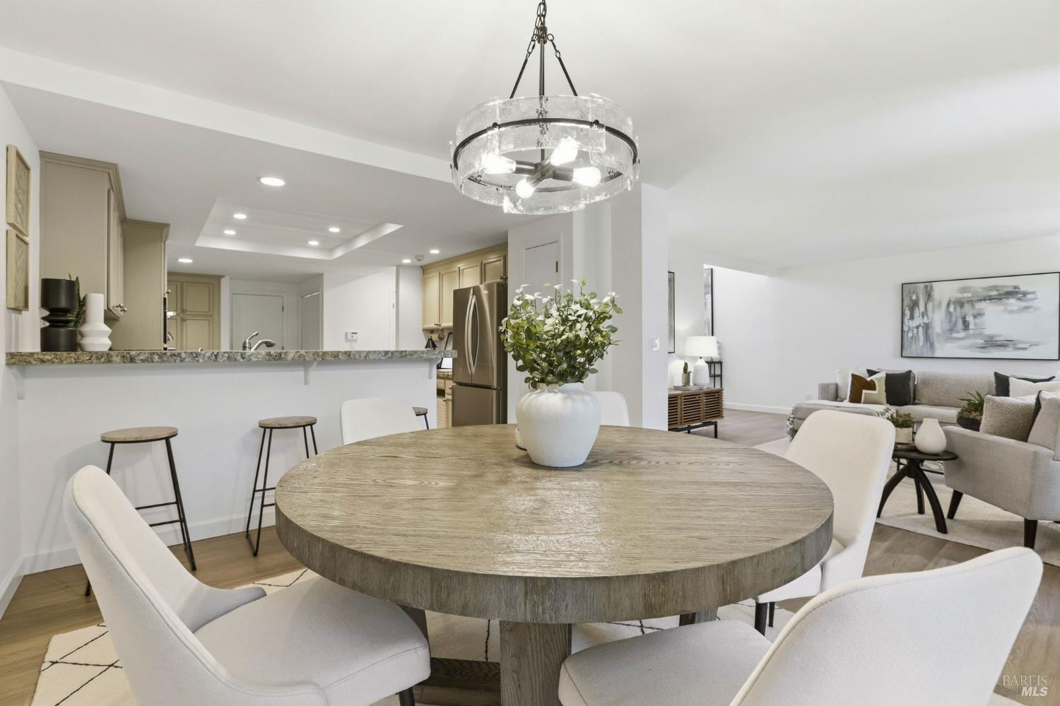 Detail Gallery Image 15 of 44 For 8 Partridge Dr, San Rafael,  CA 94901 - 3 Beds | 2/1 Baths