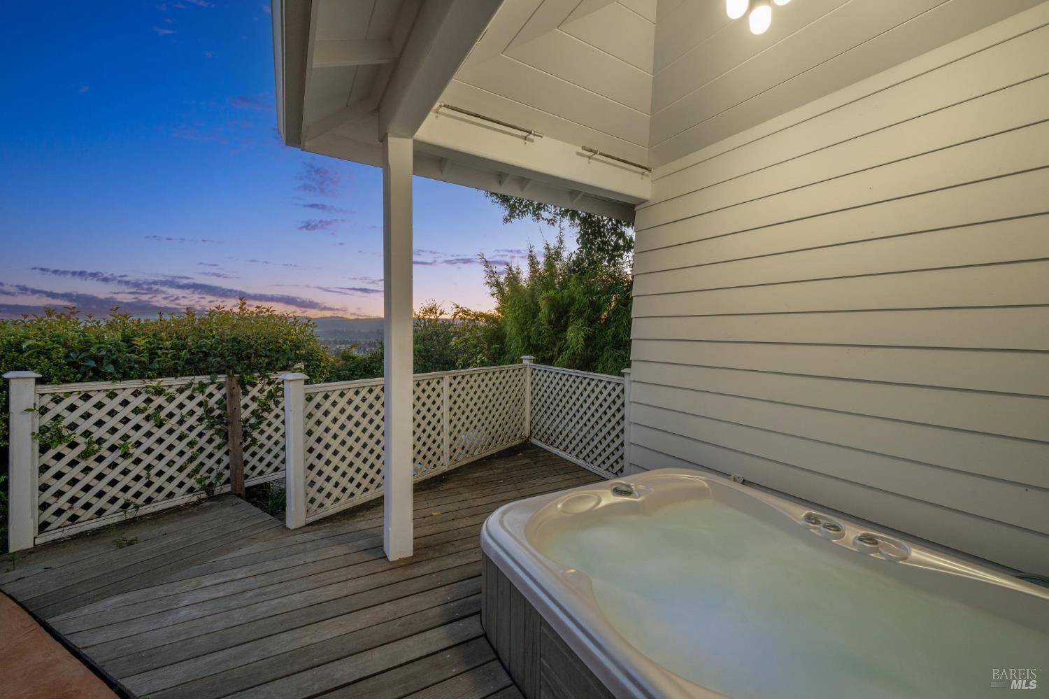 Detail Gallery Image 15 of 70 For 1236 N Fitch Mountain Rd, Healdsburg,  CA 95448 - 3 Beds | 2/1 Baths