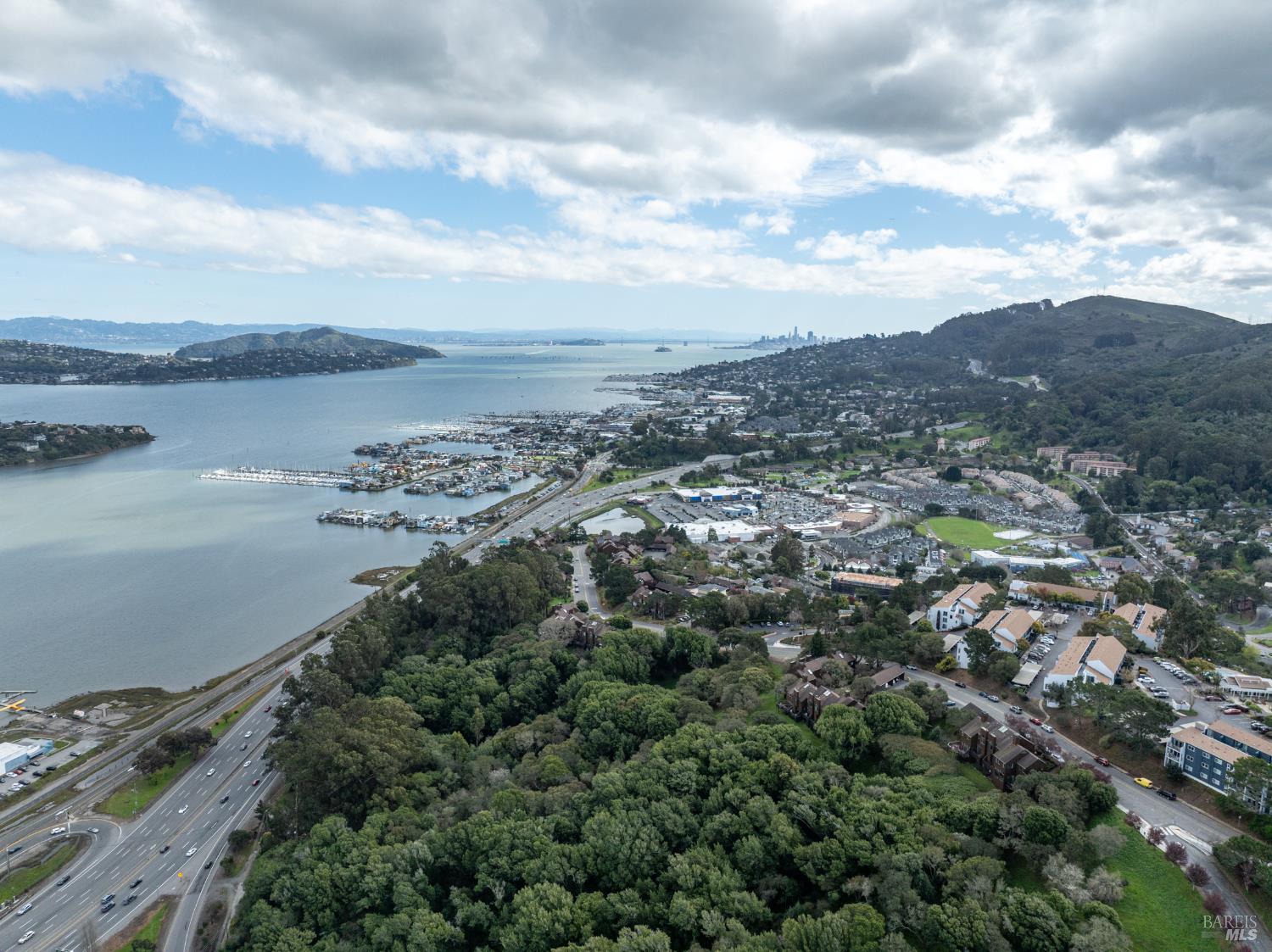 Detail Gallery Image 37 of 45 For 220 Headlands Ct, Sausalito,  CA 94965 - 2 Beds | 2/1 Baths