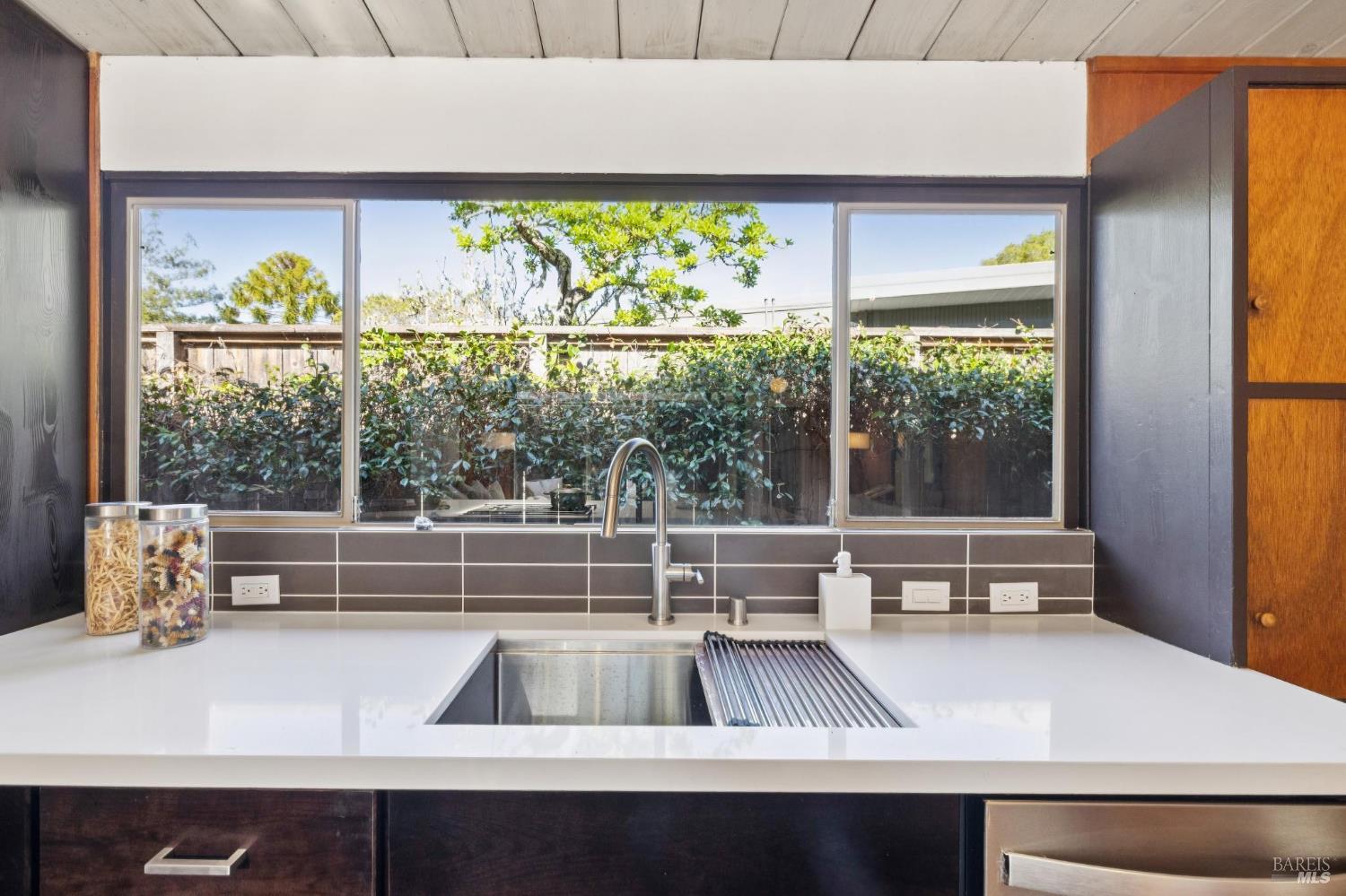 Detail Gallery Image 27 of 58 For 1200 Idylberry Rd, San Rafael,  CA 94903 - 4 Beds | 2 Baths