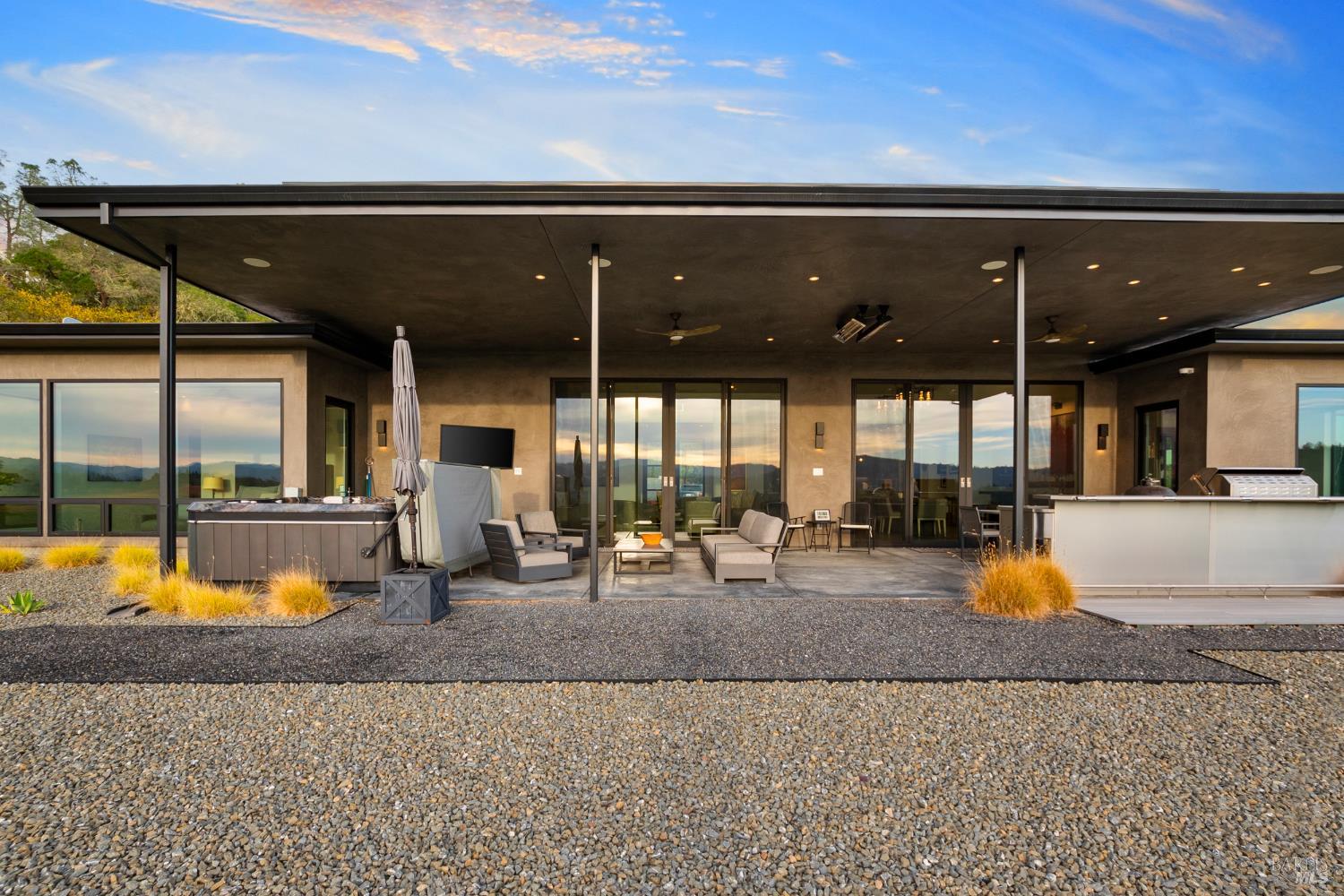 Detail Gallery Image 7 of 11 For 22700 Walling Rd, Geyserville,  CA 95441 - 3 Beds | 3/1 Baths