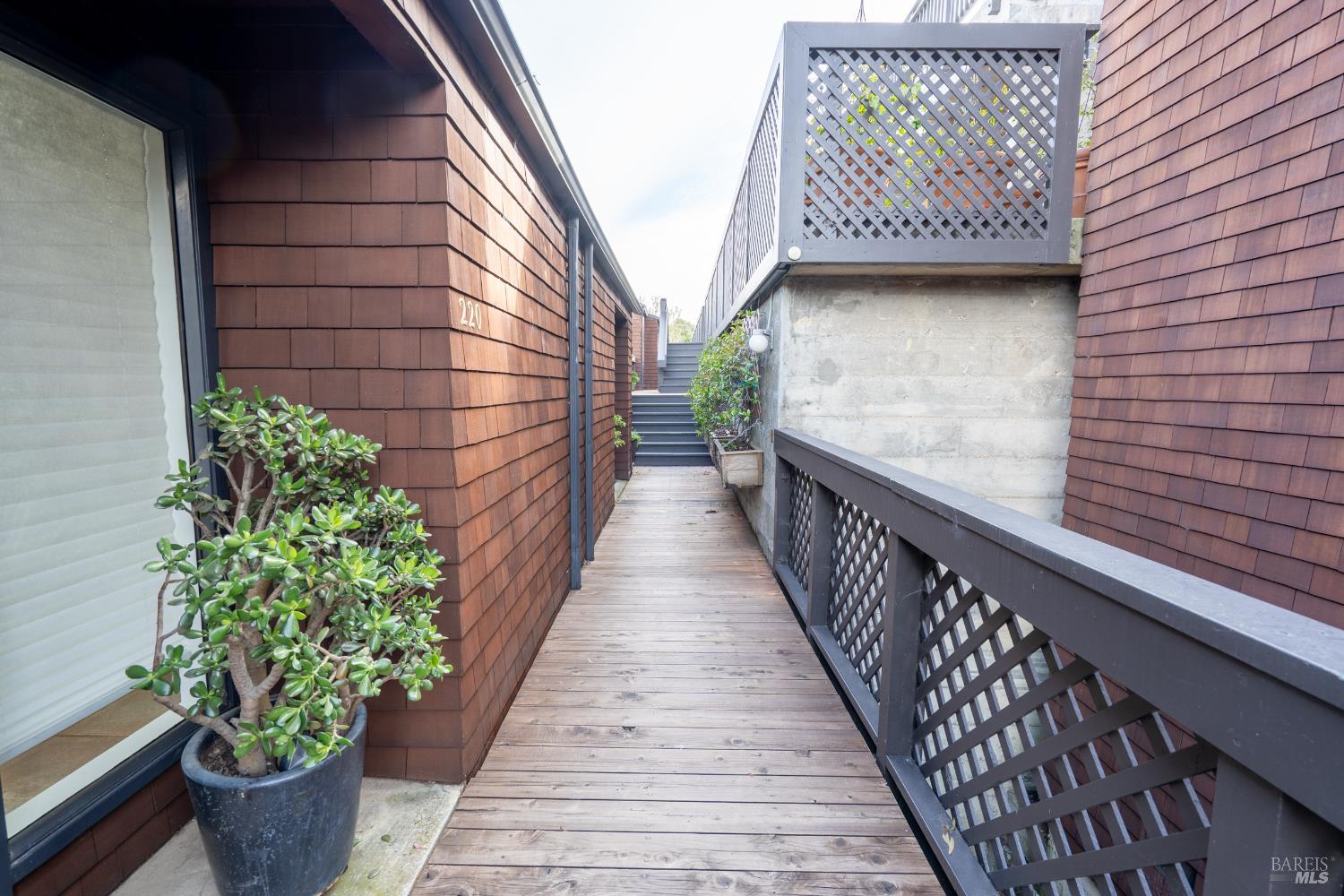 Detail Gallery Image 43 of 45 For 220 Headlands Ct, Sausalito,  CA 94965 - 2 Beds | 2/1 Baths