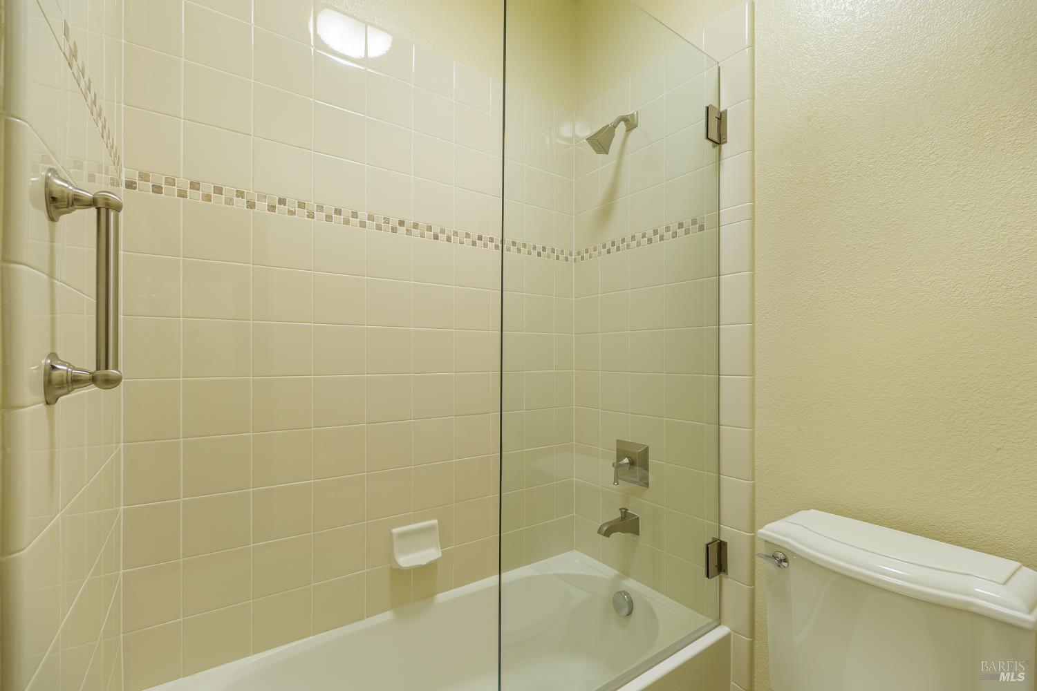 Detail Gallery Image 22 of 28 For 132 Pinheiro Cir, Novato,  CA 94945 - 3 Beds | 2/1 Baths